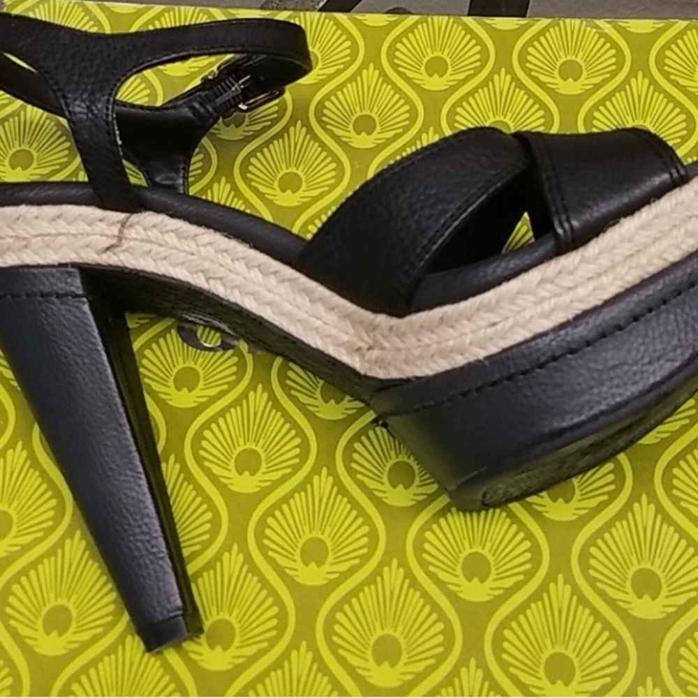 Gianni Bini Black Platform Heels With Woven Details